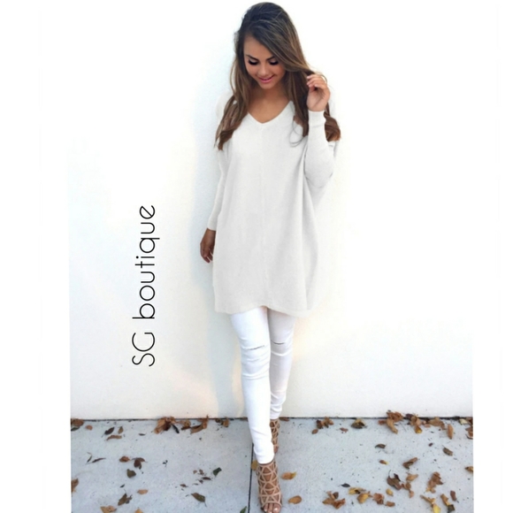 🆕⭐ Ivory white v-neck tunic sweater - Picture 2 of 6